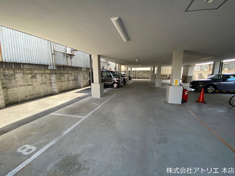 レジデンス藤戸 駐車場