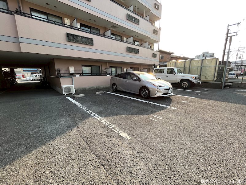 ハイグレース長田 駐車場